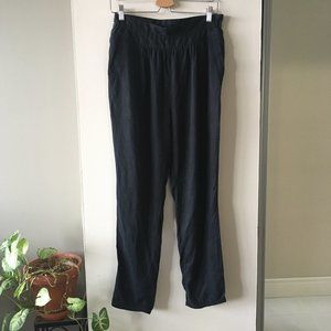 Aritzia Wilfred Casbah black lyocell trousers/joggers size 8